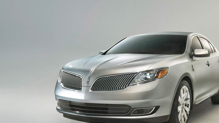 2013 Lincoln MKS Front Headlights View